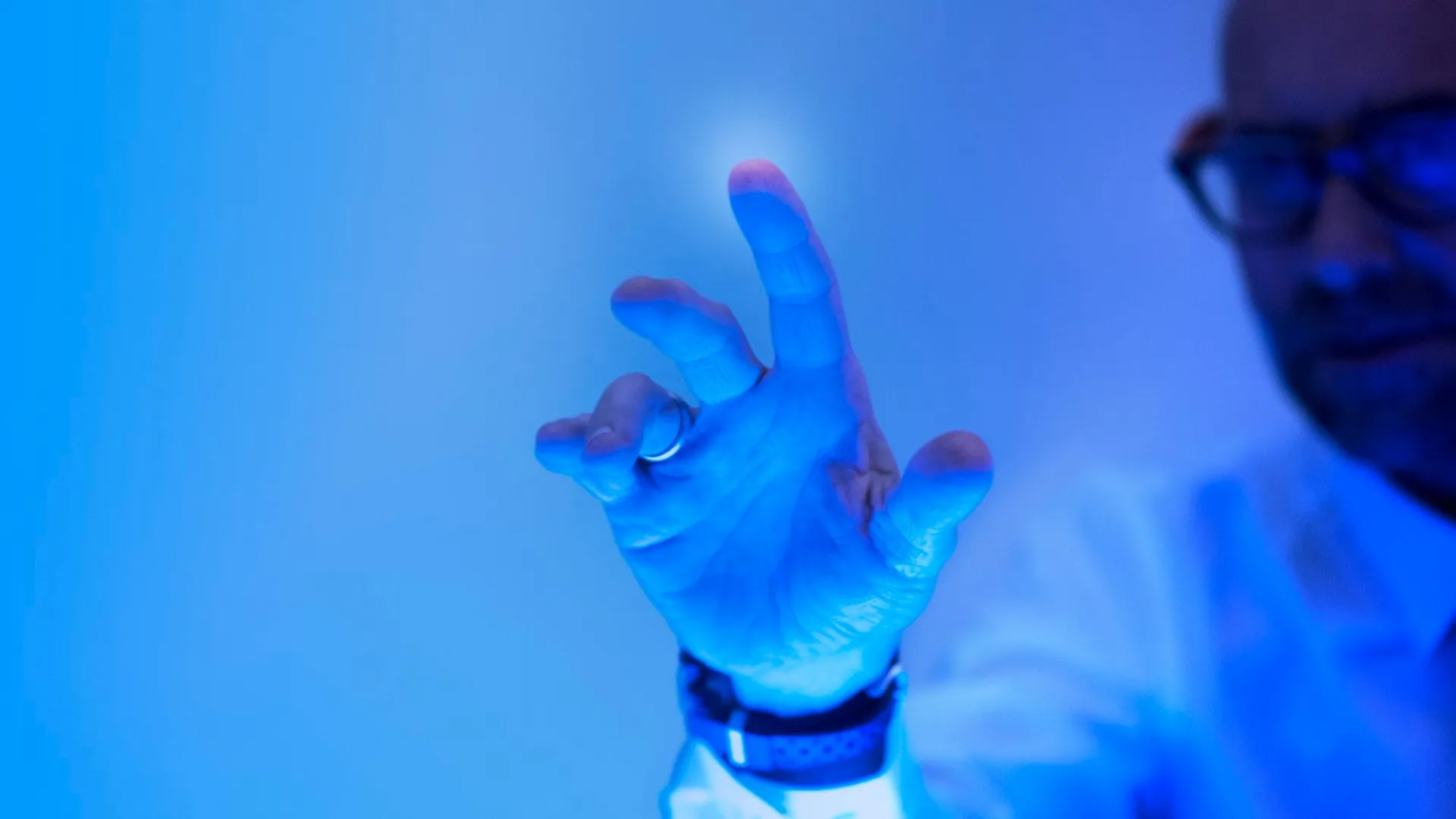 Humans, AI, And Why Hybrid Content Creation Is Becoming The New Standard